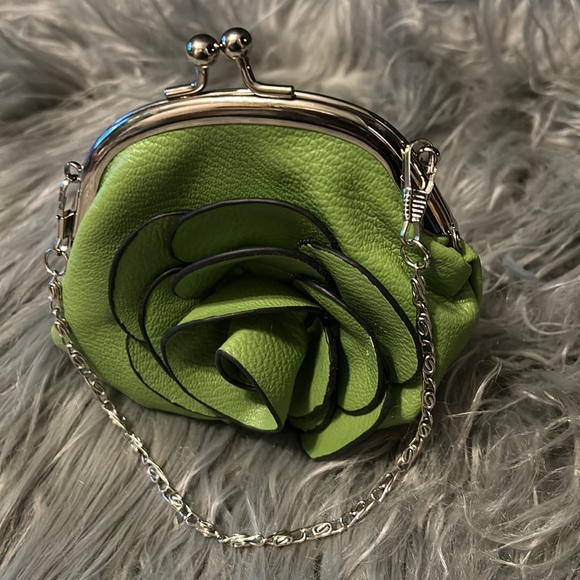 SOLD💥Elegant FLORAL Kiss-Lock Evening Vegan Green Rose Clutch/Wristlet ChainGUC - Picture 4 of 10